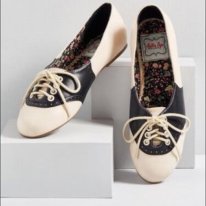Bettie page study buddies saddle shoes size 9